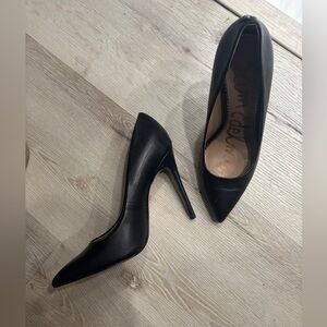 Black heeled pumps
